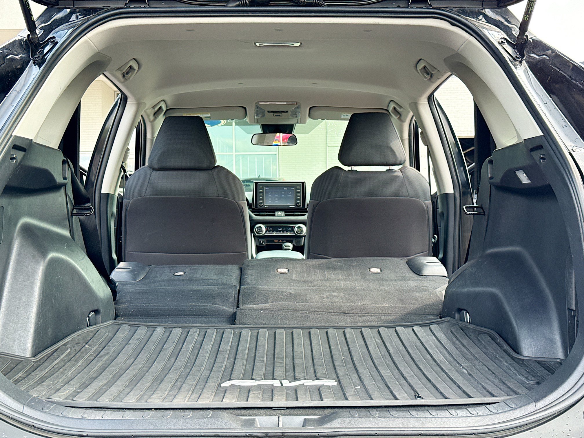 Used 2021 Toyota RAV4 LE AWD/4WD image 7