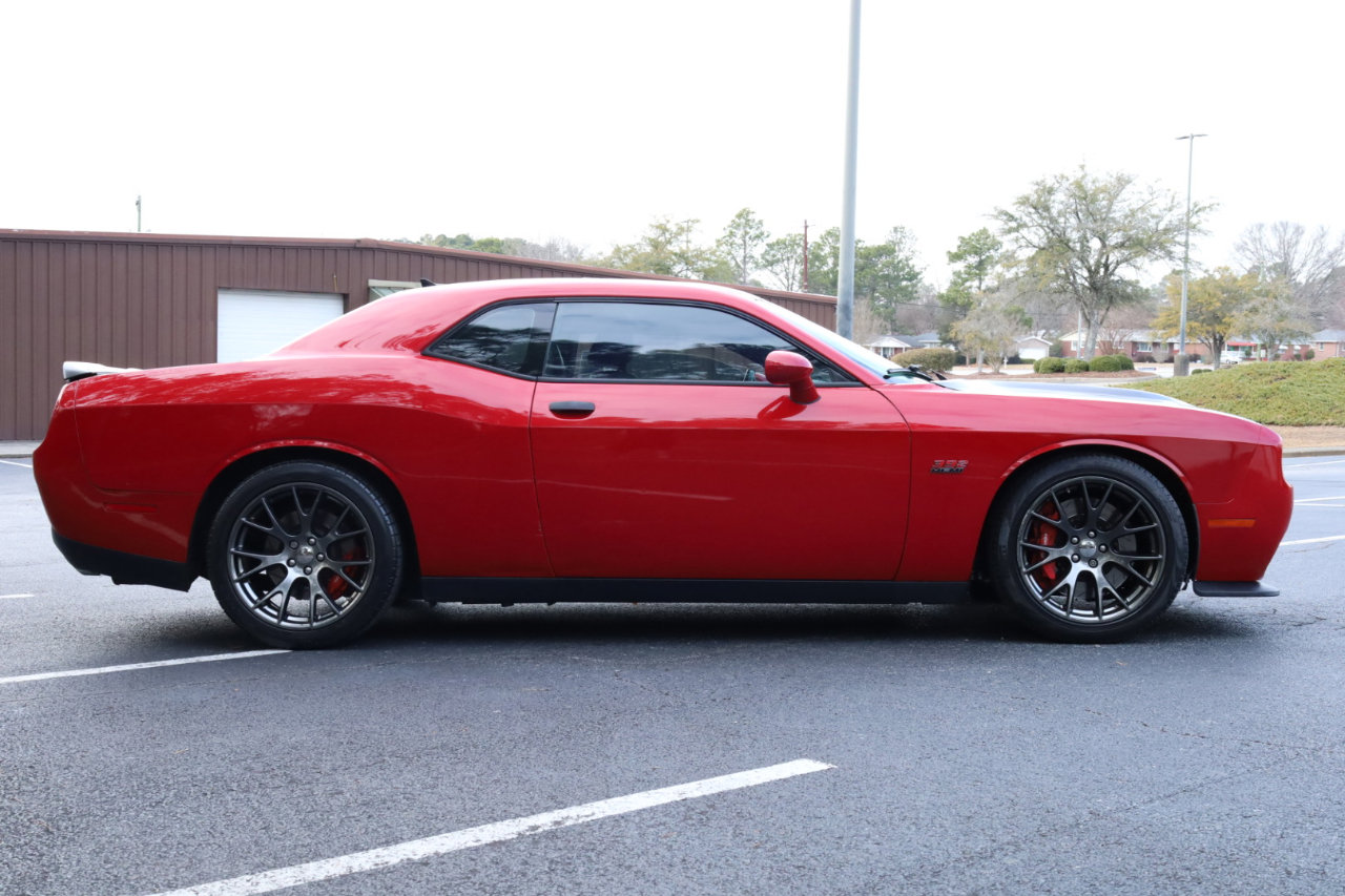 Used 2016 Dodge Challenger SRT w/ Technology Group image 6