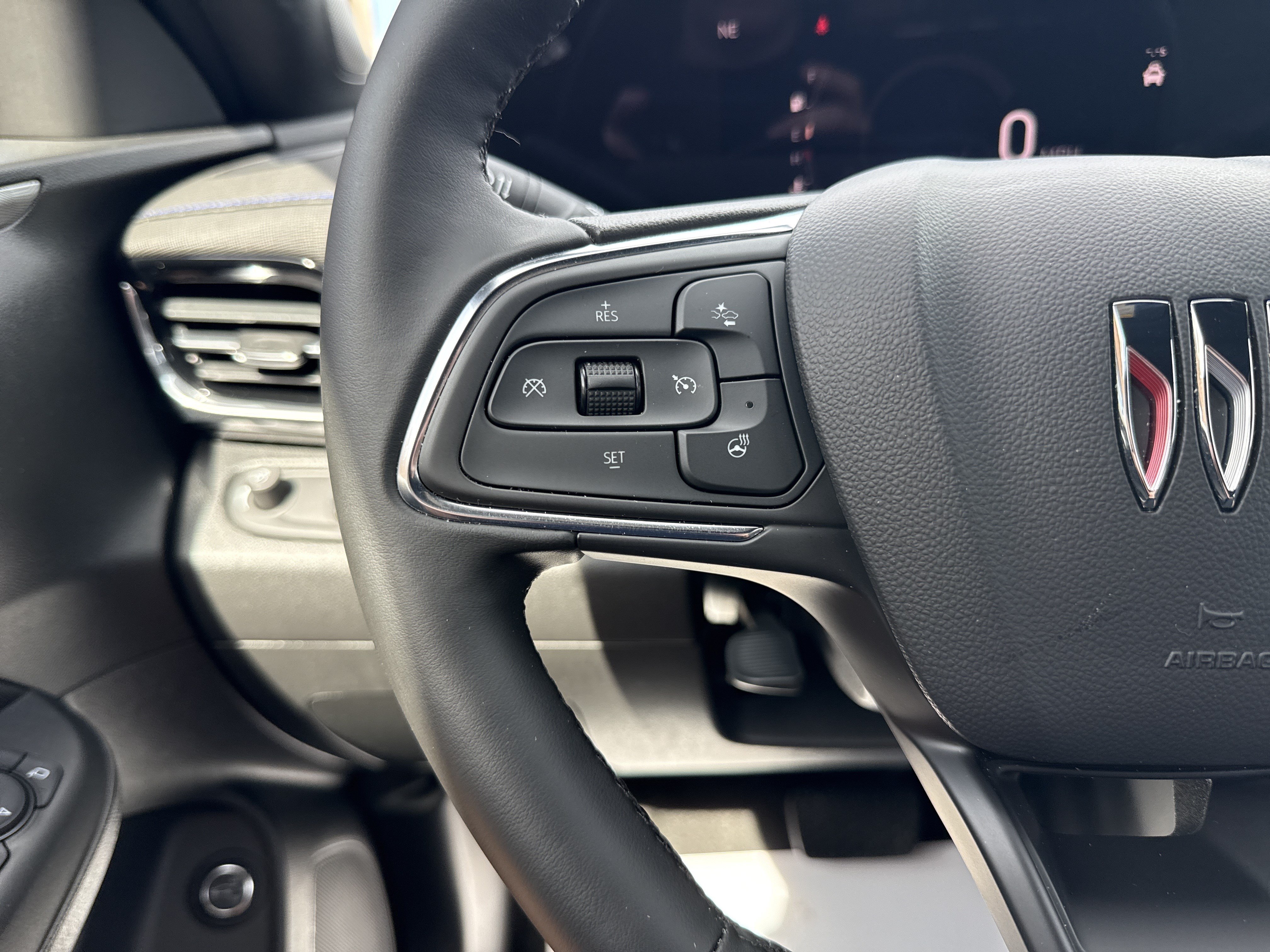 Used 2024 Buick Envista Sport Touring w/ Convenience I Package FWD image 18