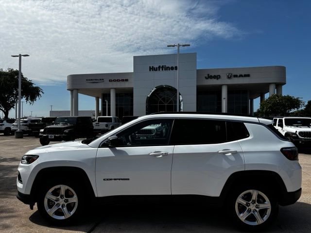 Used 2024 Jeep Compass Latitude AWD/4WD image 8