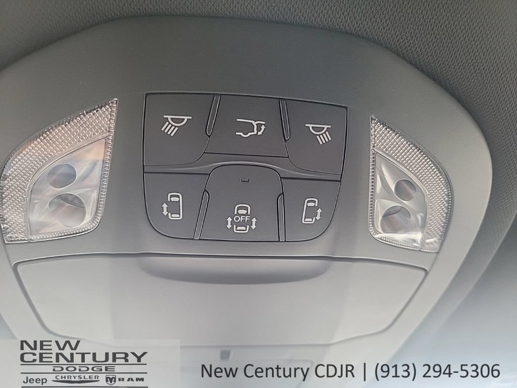 New 2027 Chrysler Pacifica Select FWD image 17