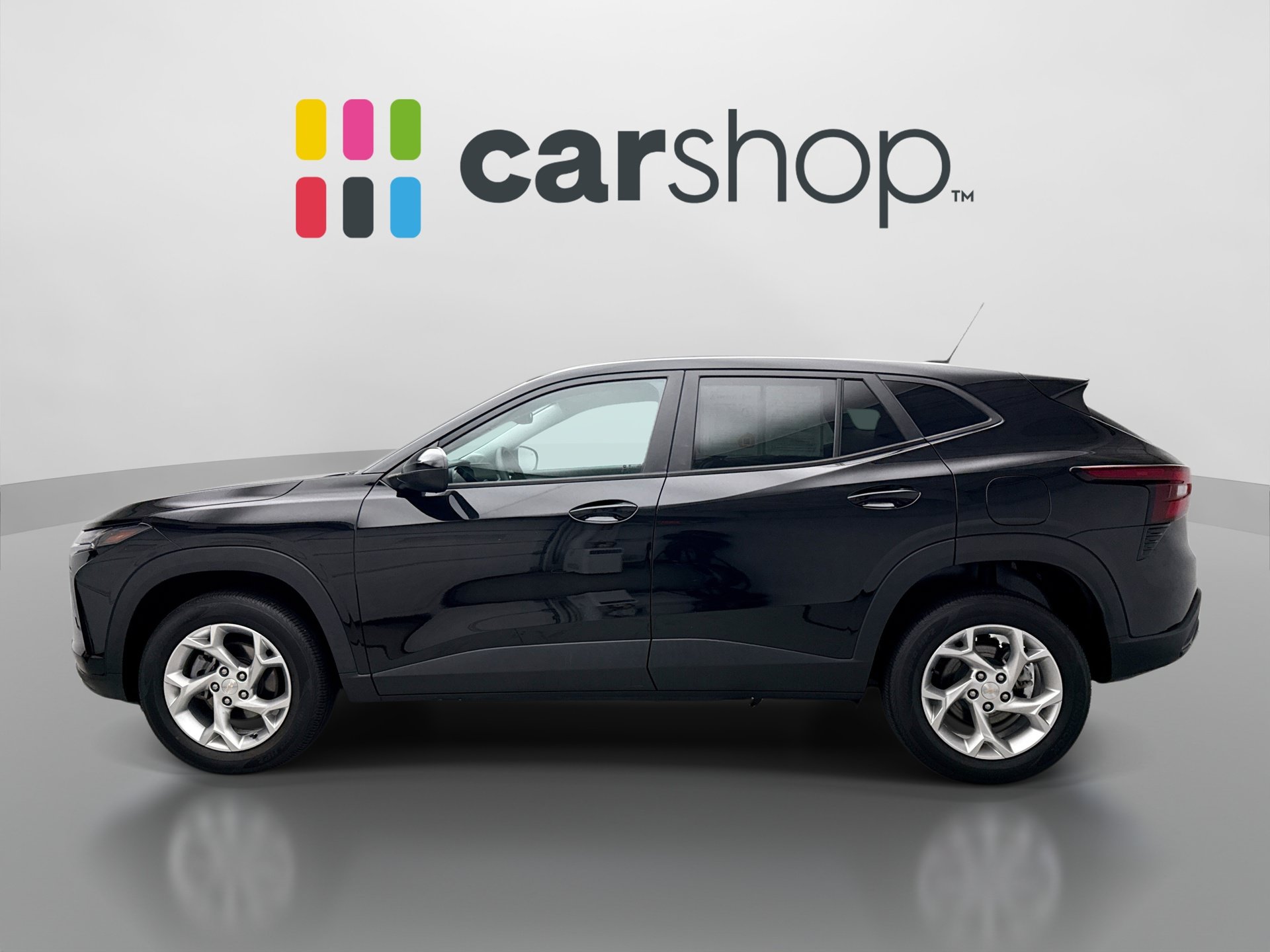Used 2024 Chevrolet Trax LS w/ LS Convenience Package FWD image 2