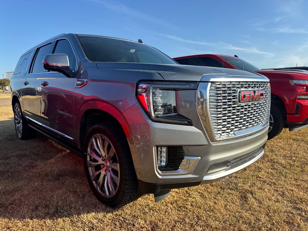 Used 2023 GMC Yukon XL Denali w/ Denali Reserve Package AWD/4WD image 7