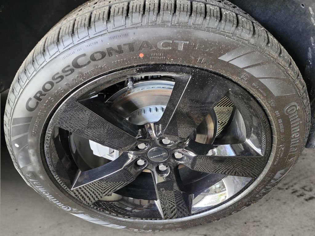 New 2026 Land Rover Defender 110 S image 12