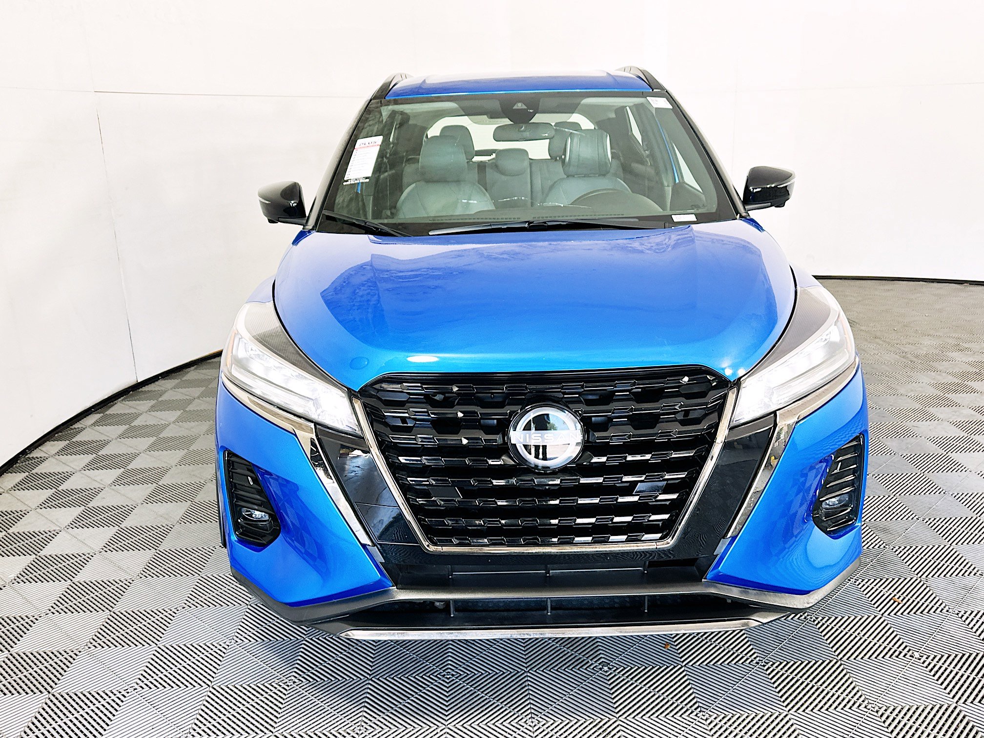 Used 2023 Nissan Kicks SR w/ SR Premium Package FWD image 8