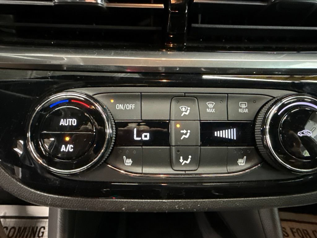 Used 2024 Buick Envista Sport Touring w/ Convenience I Package FWD image 30