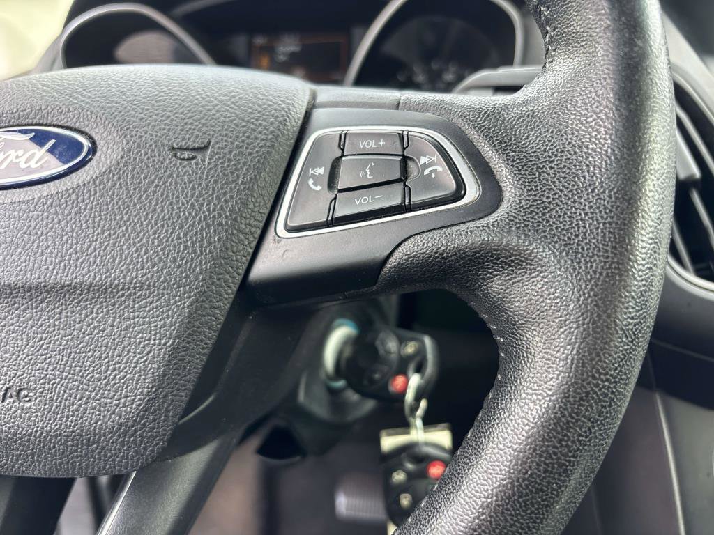 Used 2018 Ford Focus SE w/ SE Appearance Package image 17