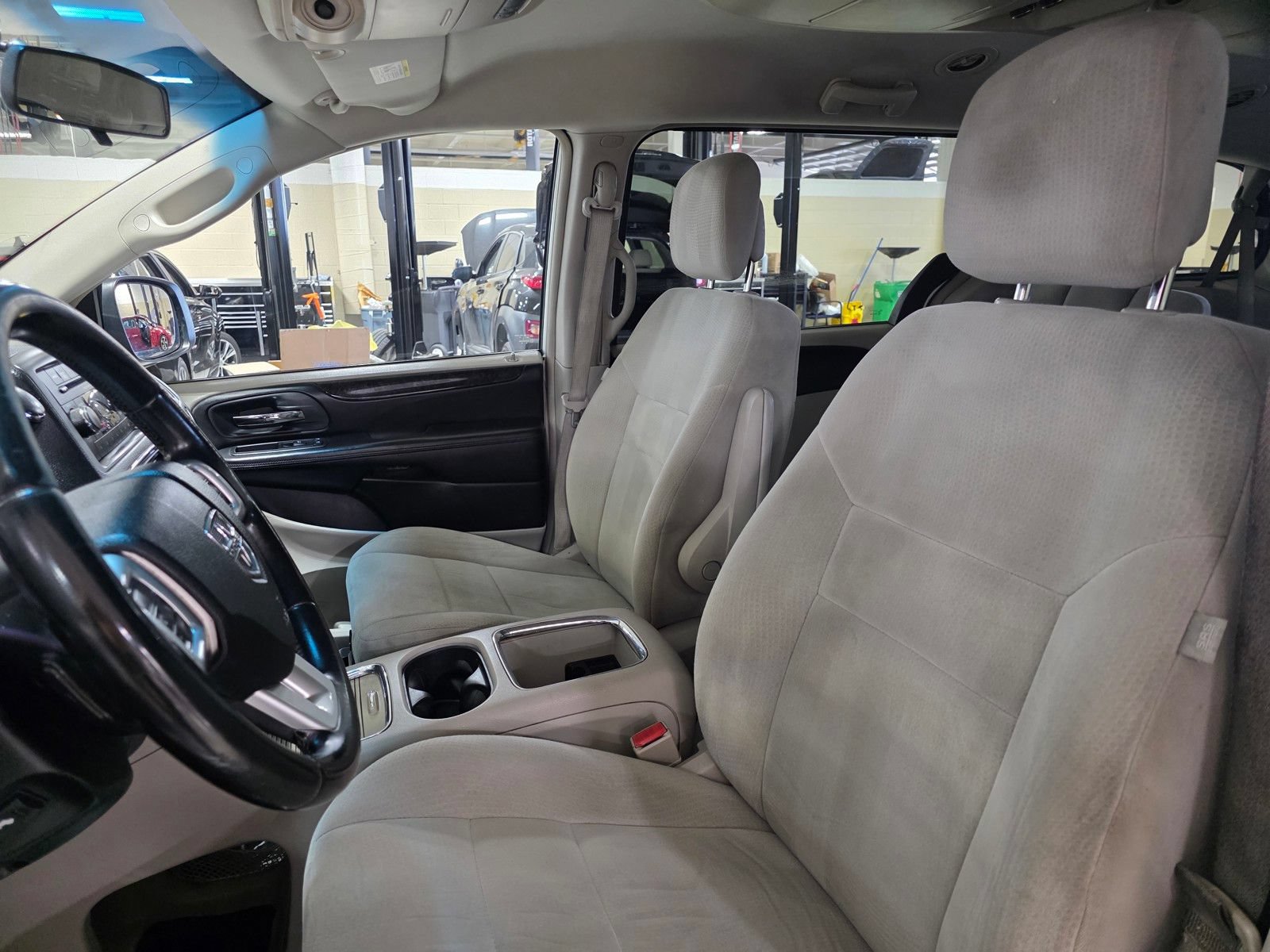 Used 2012 Dodge Grand Caravan Crew FWD image 22