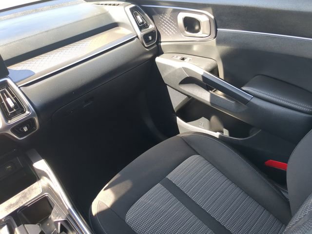 Used 2023 Kia Sorento LX image 17