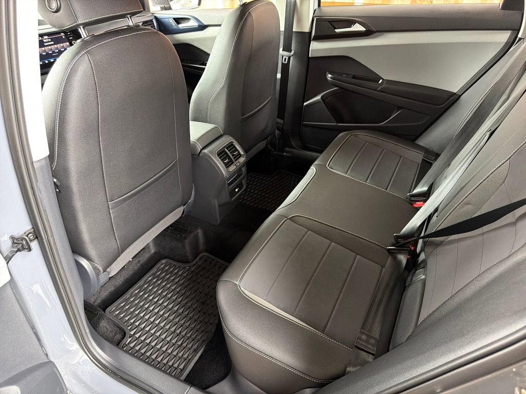 Used 2023 Volkswagen Taos SE image 28