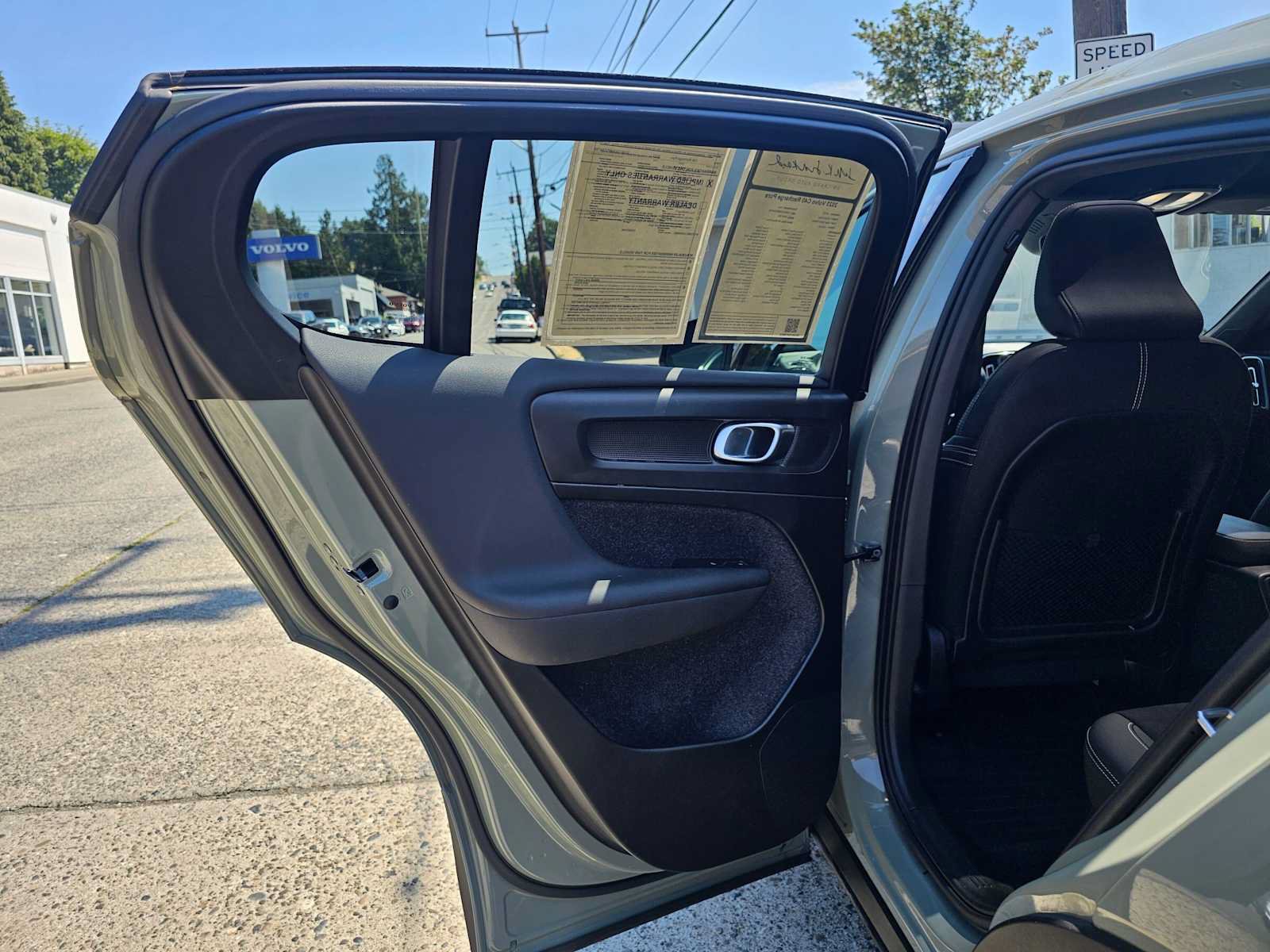 Certified 2023 Volvo C40 P8 Recharge Ultimate w/ Protection Package Premier AWD/4WD image 17