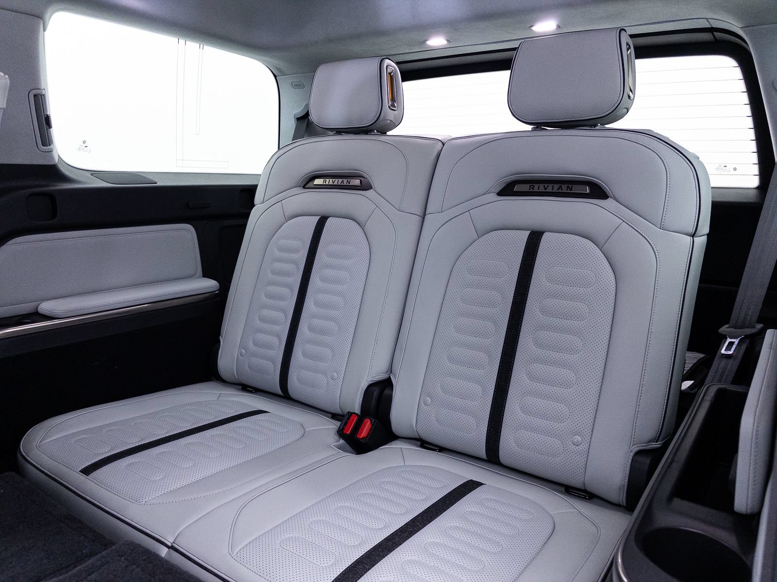 Used 2024 Rivian R1S Adventure AWD/4WD image 41