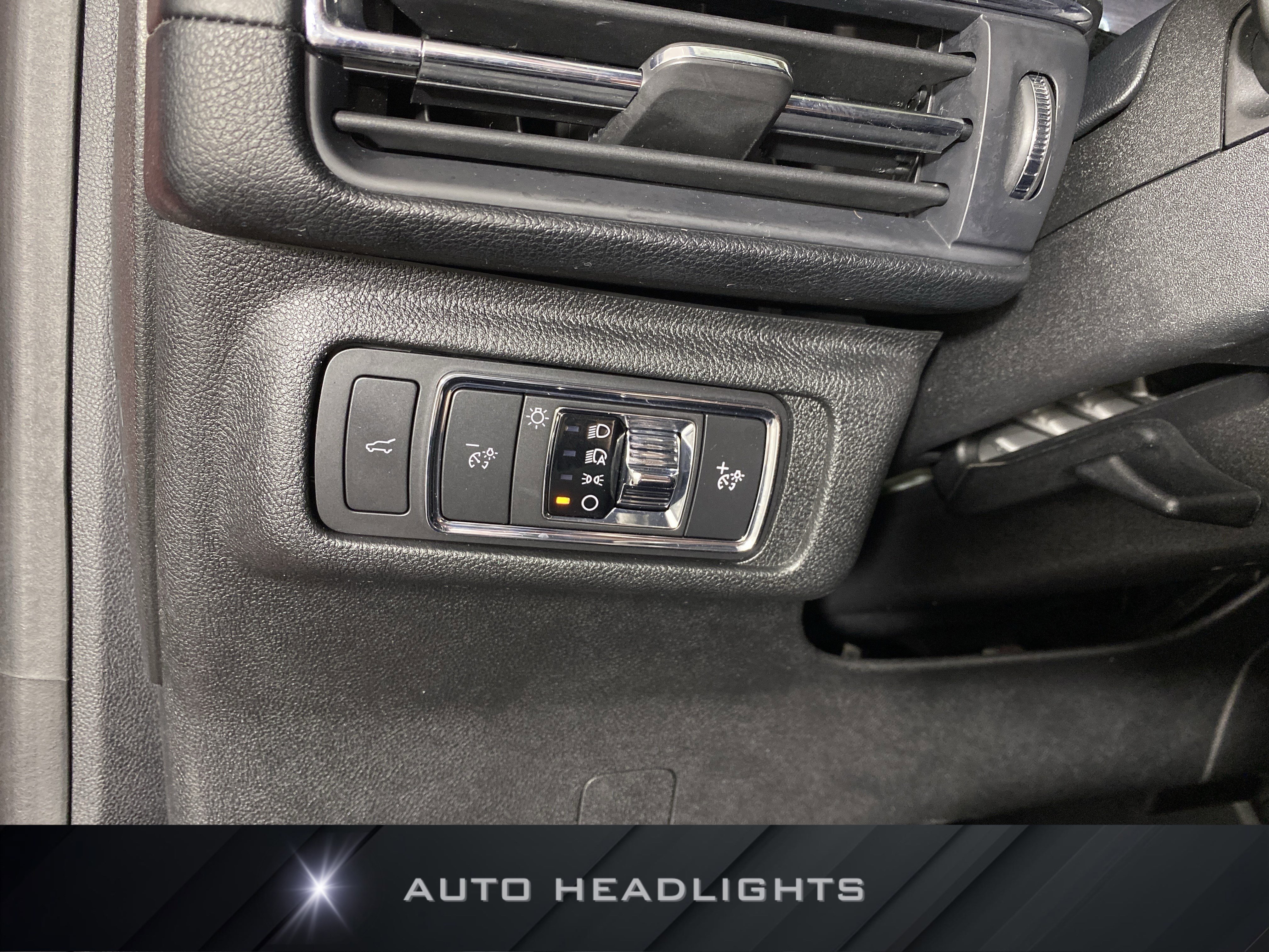 Used 2020 Lincoln Corsair AWD w/ Equipment Group 101A image 25