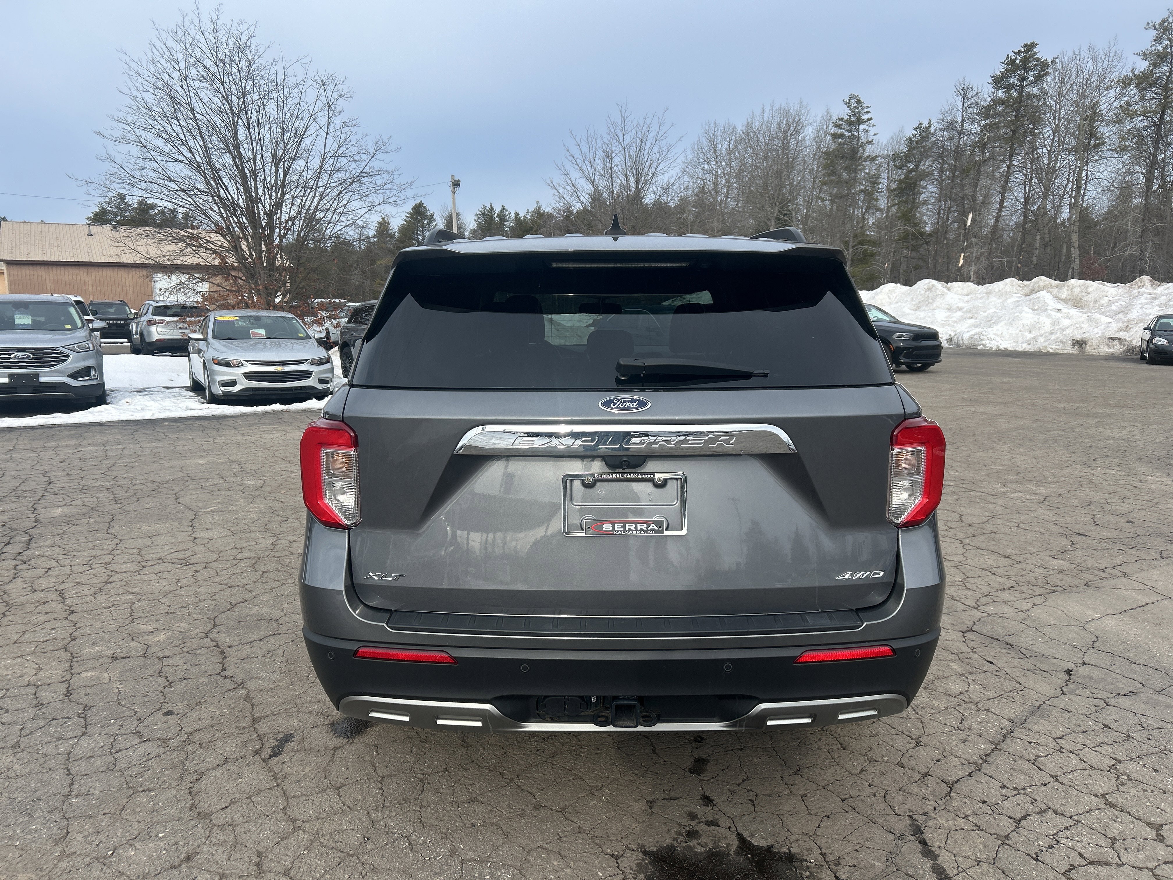 Certified 2022 Ford Explorer XLT w/ Equipment Group 202A image 4