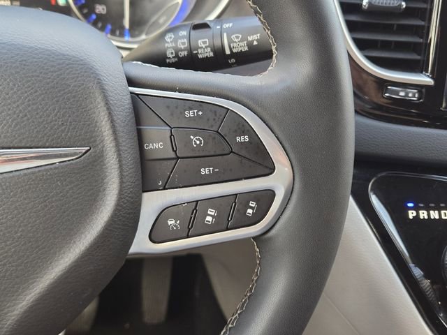 Used 2023 Chrysler Pacifica Touring-L FWD image 33