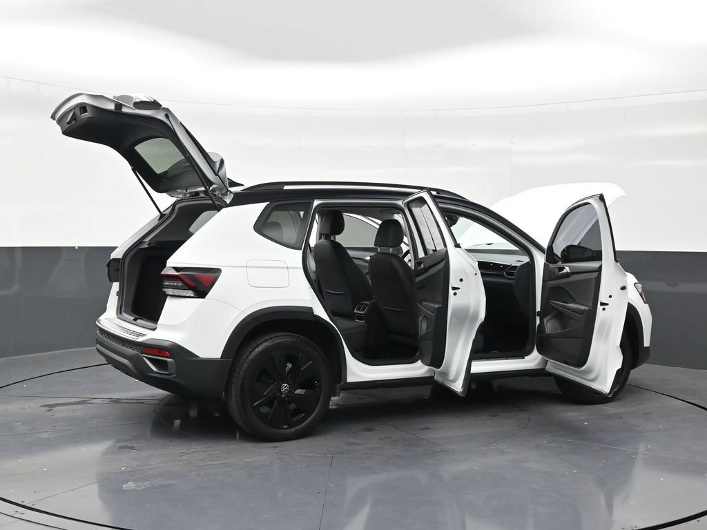 Used 2025 Volkswagen Taos SE FWD image 28