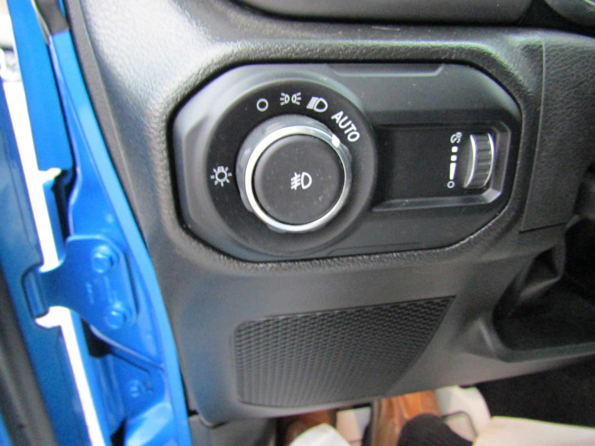 Used 2023 Jeep Wrangler Willys AWD/4WD image 18