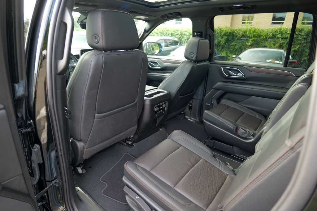 Used 2023 Chevrolet Suburban High Country AWD/4WD image 26
