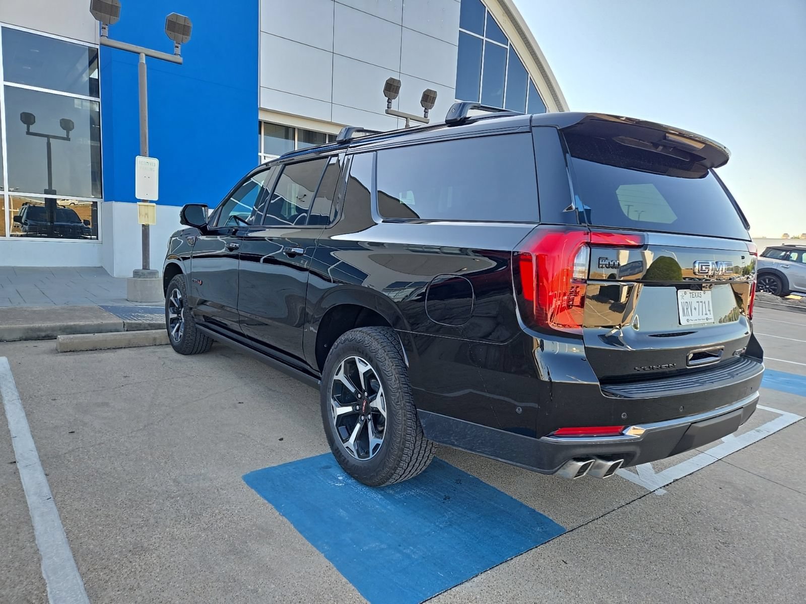 Used 2026 GMC Yukon XL AT4 w/ AT4 Premium Plus Package AWD/4WD image 11