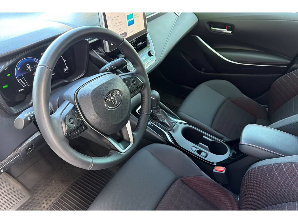 Certified 2025 Toyota Corolla SE w/ SE Premium Package FWD image 10