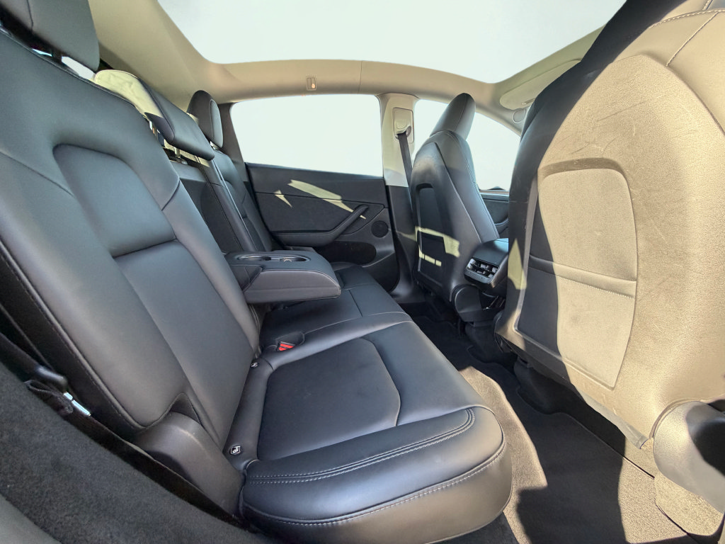 Used 2024 Tesla Model Y Long Range RWD image 29