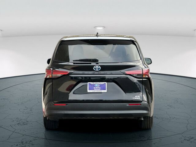 Used 2022 Toyota Sienna XLE image 5