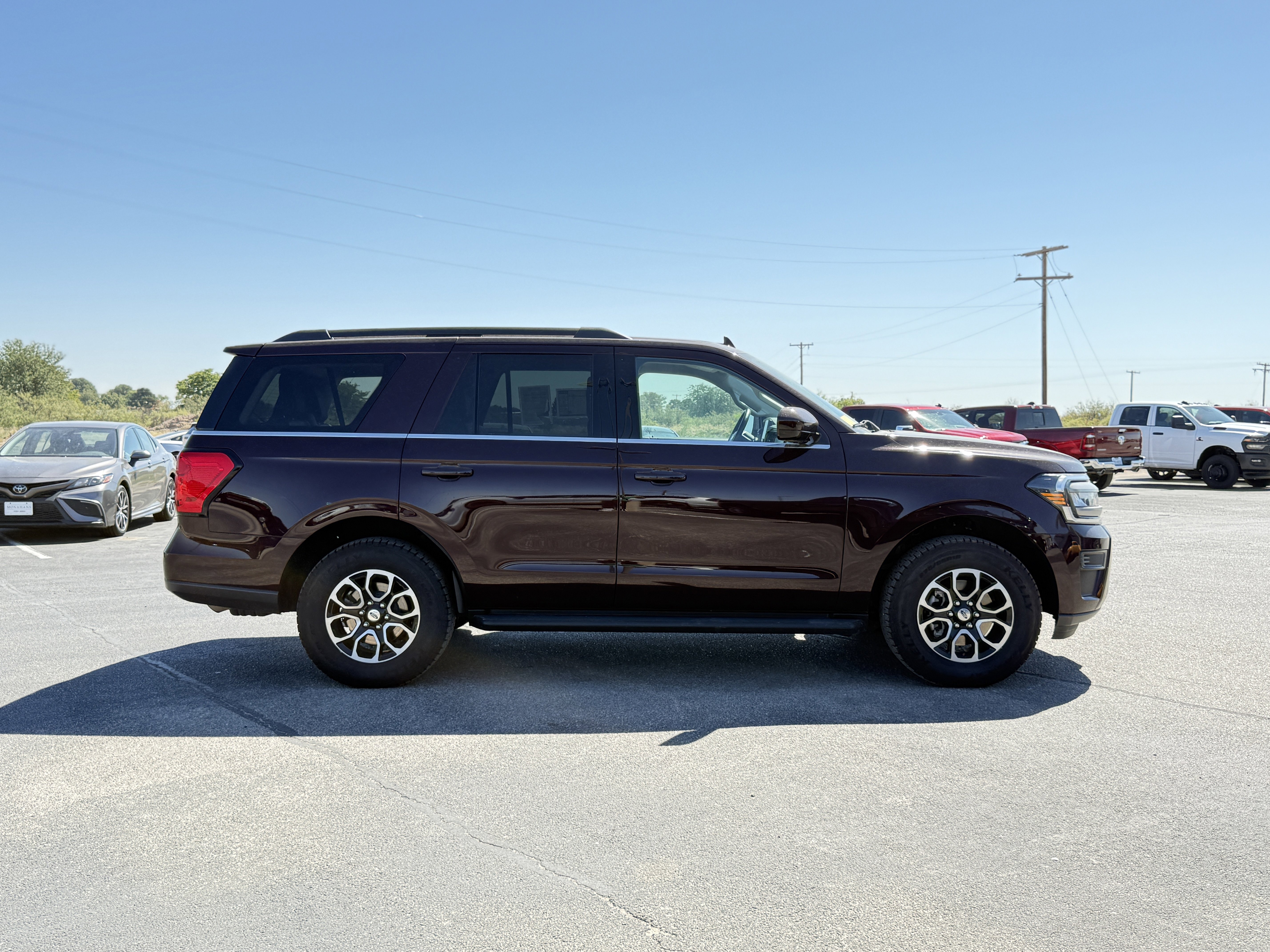 Used 2024 Ford Expedition XLT image 4