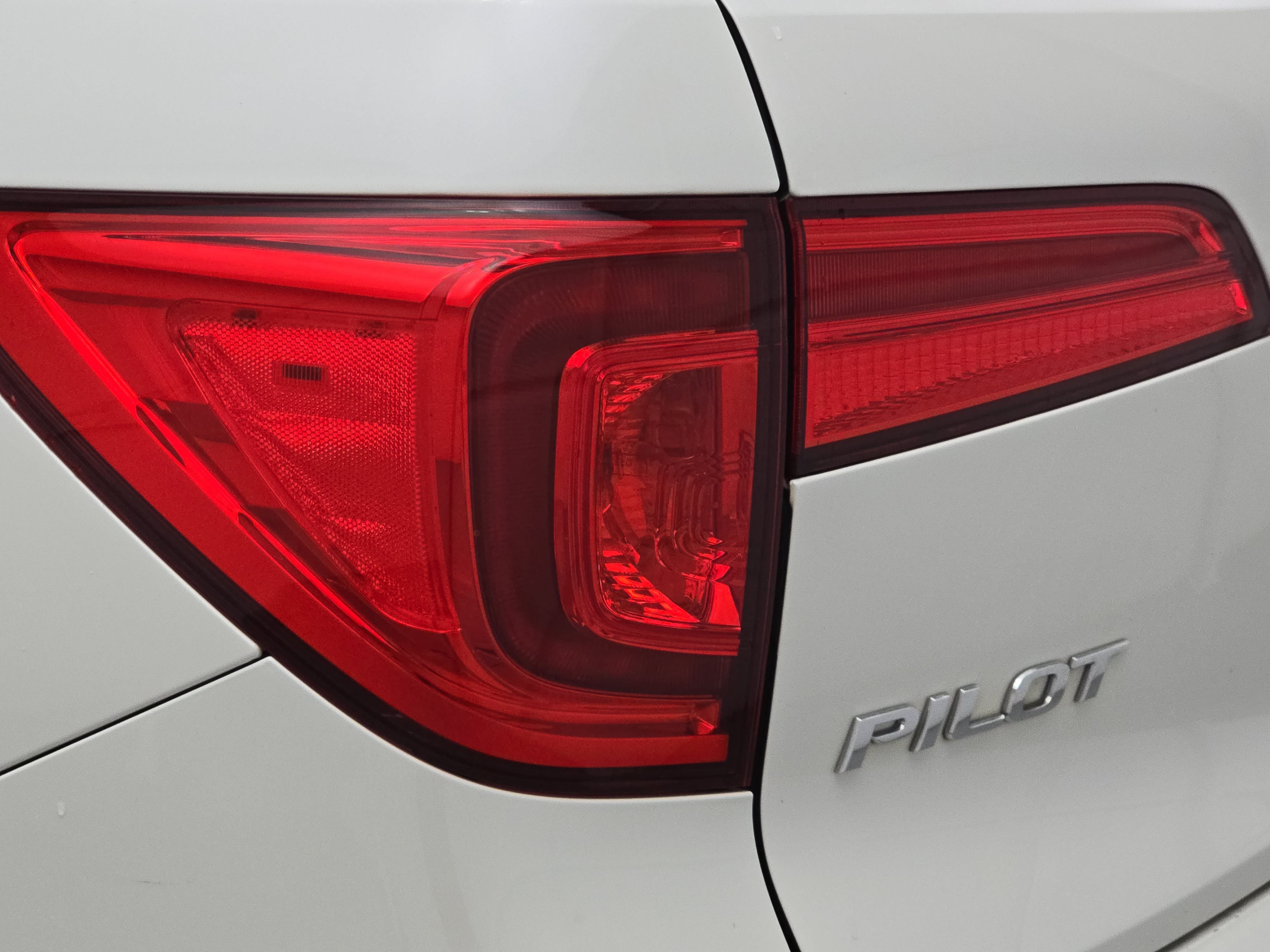 Used 2016 Honda Pilot Elite image 36