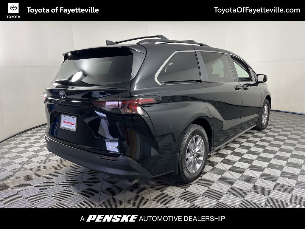 Used 2025 Toyota Sienna LE w/ LE Plus Package image 17