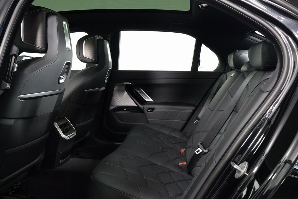 New 2026 BMW 750e xDrive image 6