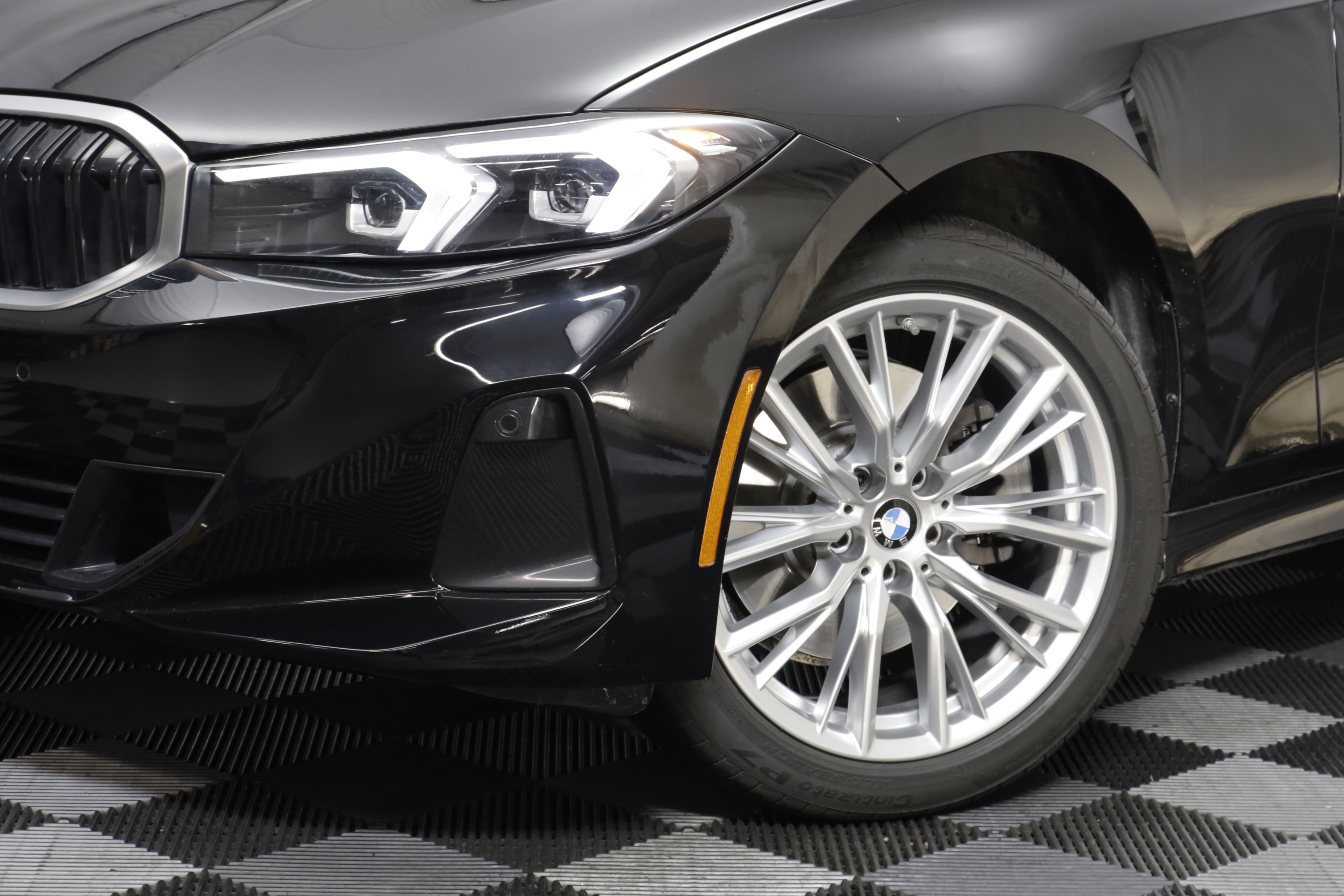 Used 2023 BMW 330i xDrive Sedan w/ Premium Package AWD/4WD image 3