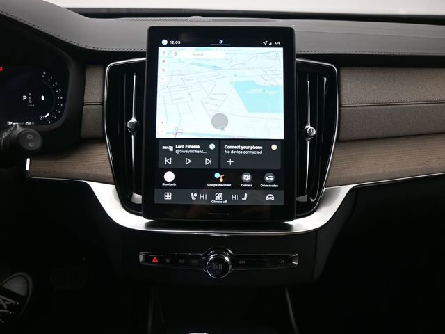 New 2026 Volvo XC90 B6 Plus w/ Protection Package Premier image 13