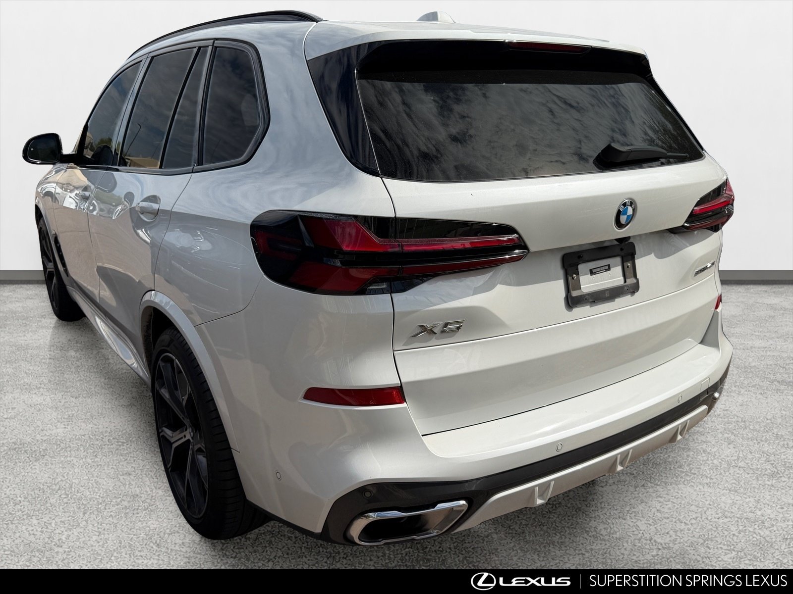 Used 2024 BMW X5 sDrive40i w/ M Sport Package RWD image 3