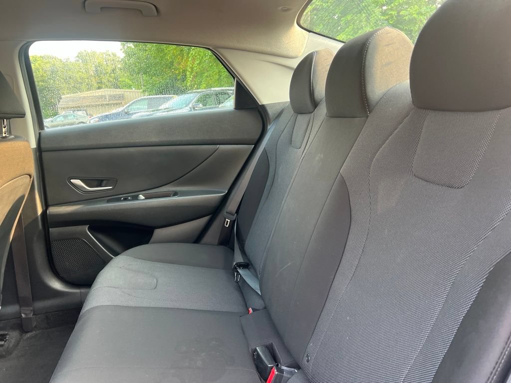 Used 2023 Hyundai Elantra SE FWD image 13