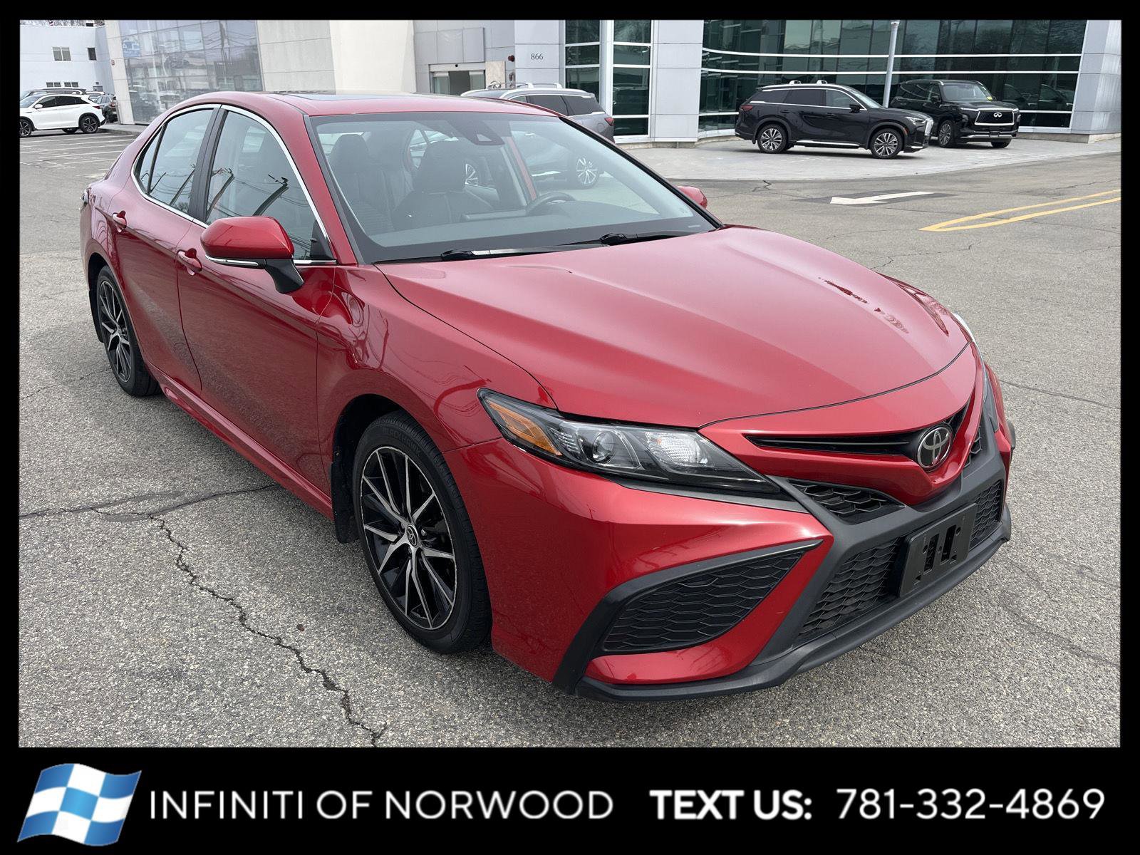 Used 2022 Toyota Camry SE w/ Cold Weather Package image 1