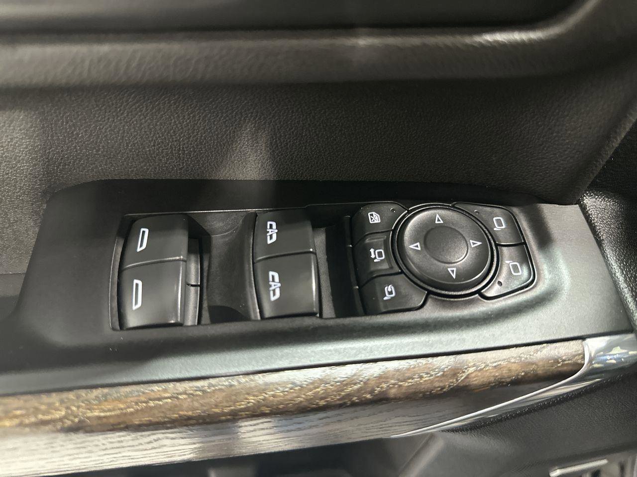 Used 2022 GMC Sierra 2500 Denali w/ Denali Ultimate Package image 23