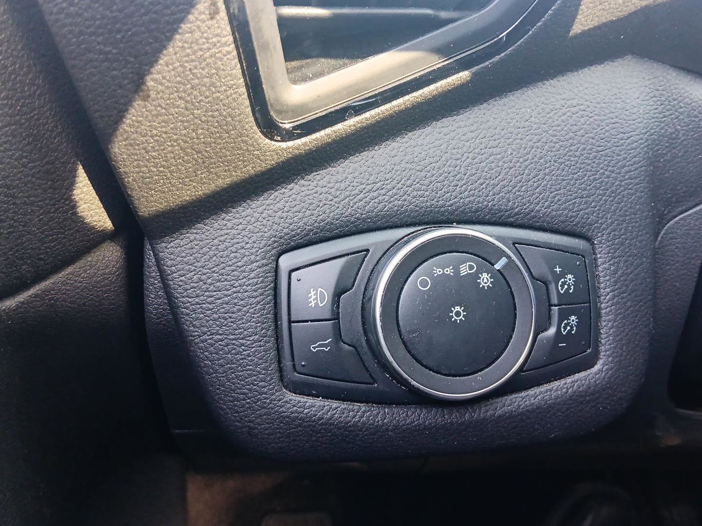 Used 2019 Ford Escape Titanium image 22