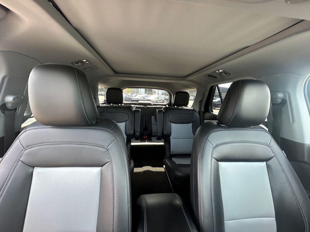 Used 2023 Ford Explorer XLT w/ Equipment Group 202A AWD/4WD image 27