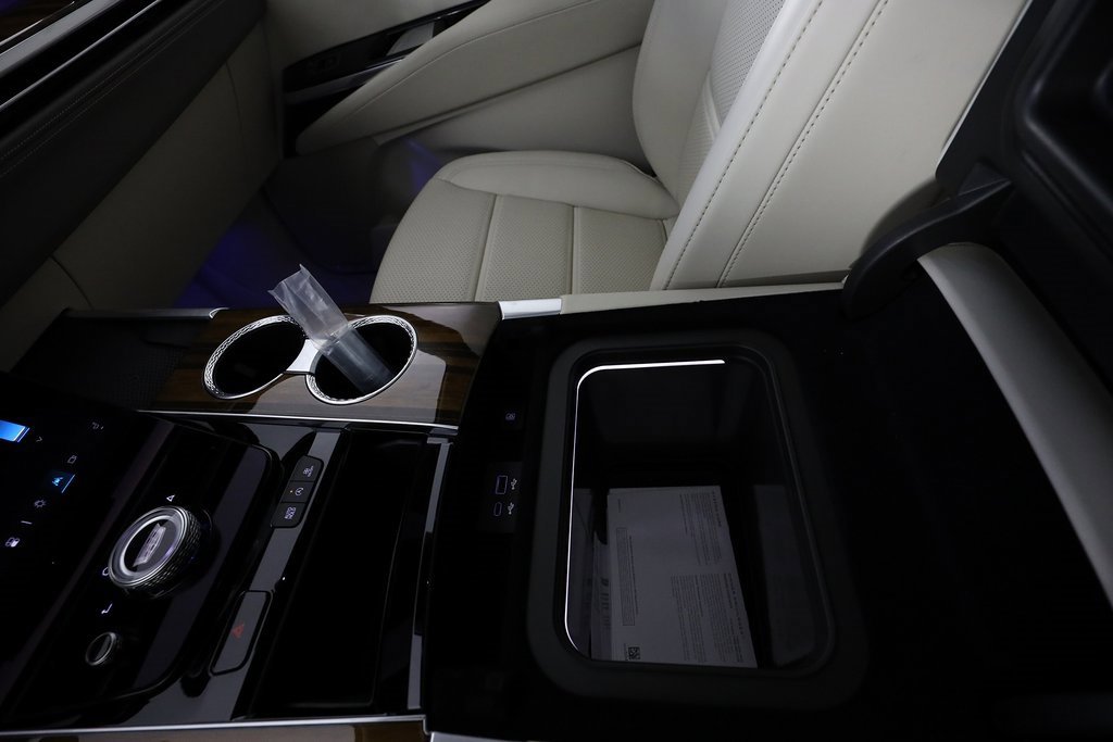 Used 2025 Cadillac Escalade Sport Platinum w/ LPO, ONYX Package image 43