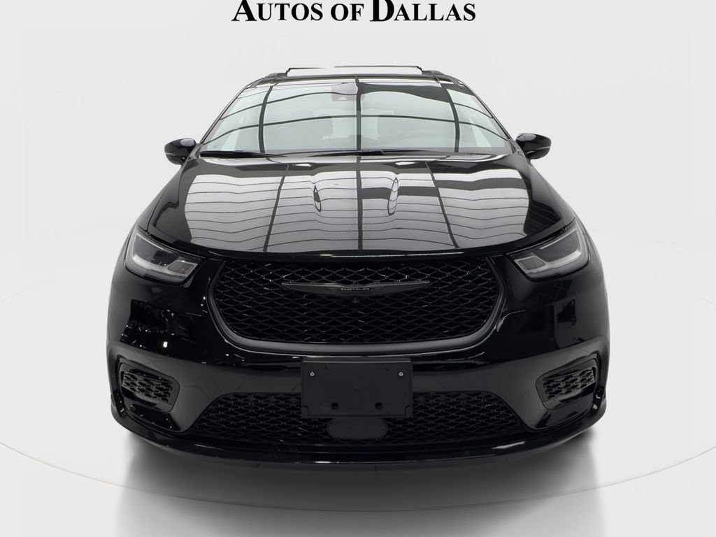 Used 2025 Chrysler Pacifica Limited FWD image 3