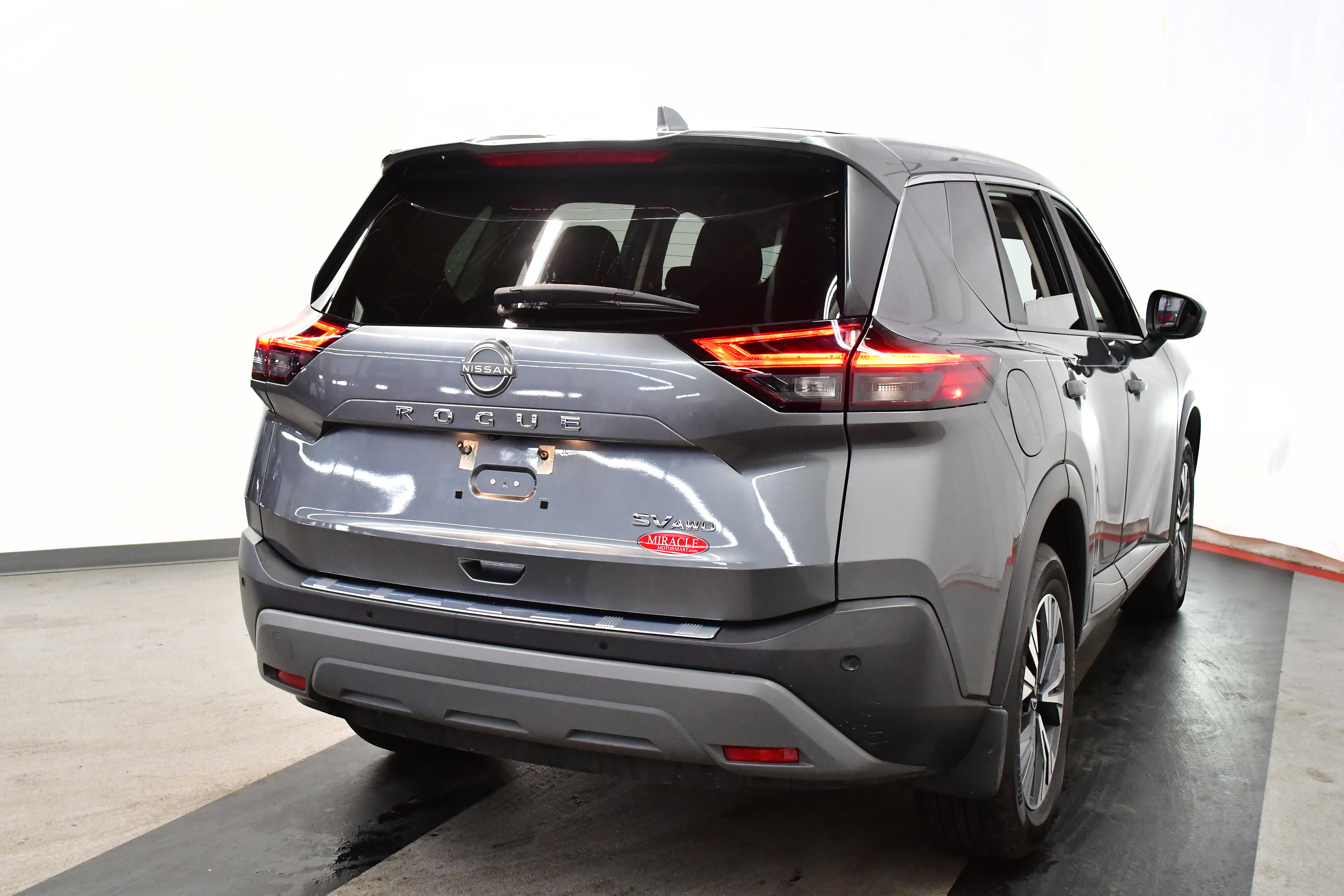 Used 2023 Nissan Rogue SV image 12