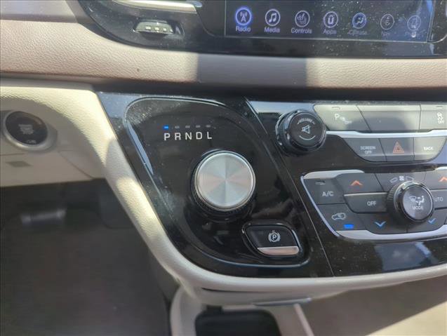 Used 2017 Chrysler Pacifica Touring-L Plus w/ Tire & Wheel Group image 18