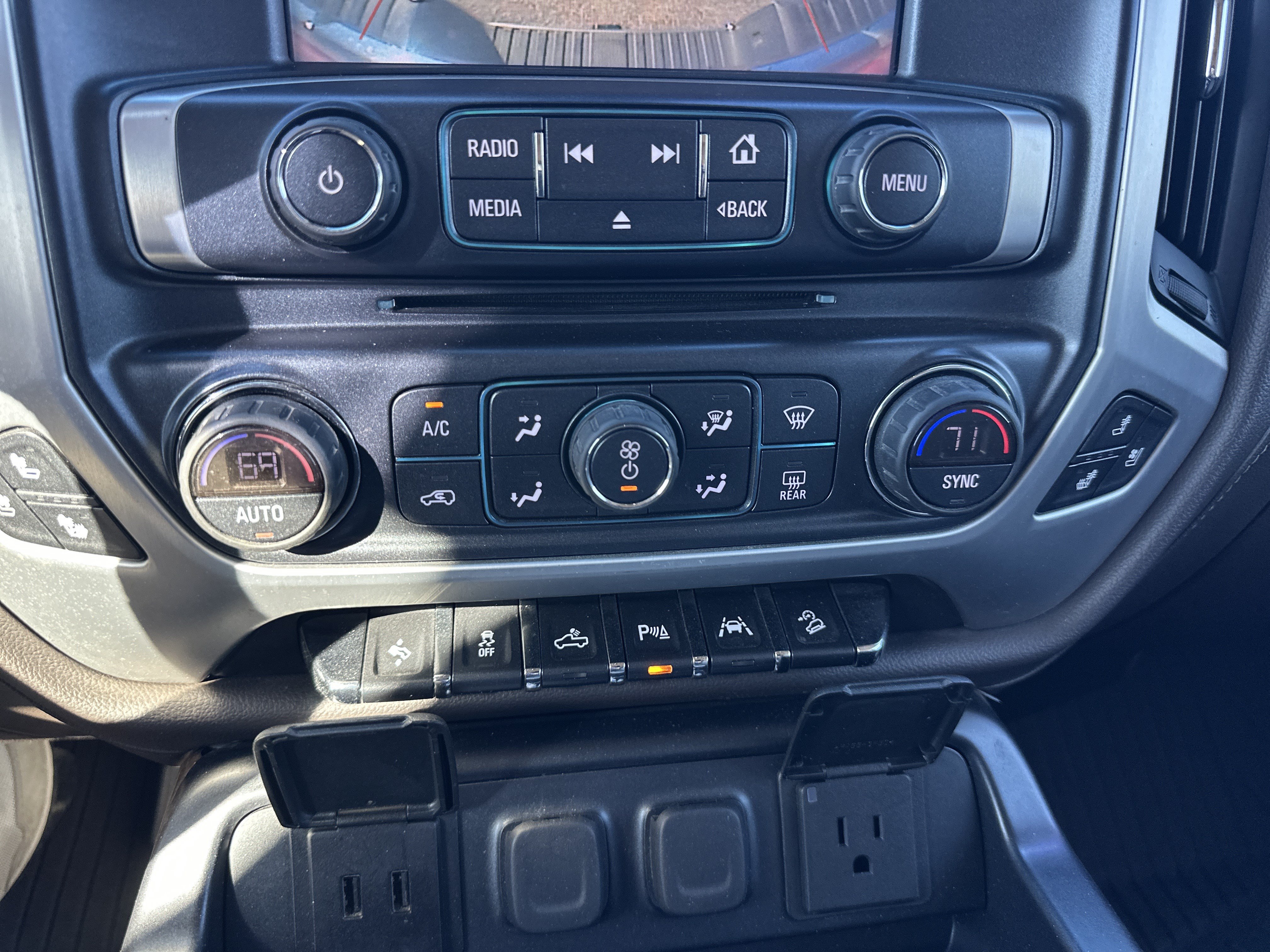 Used 2018 GMC Sierra 1500 SLT AWD/4WD image 31