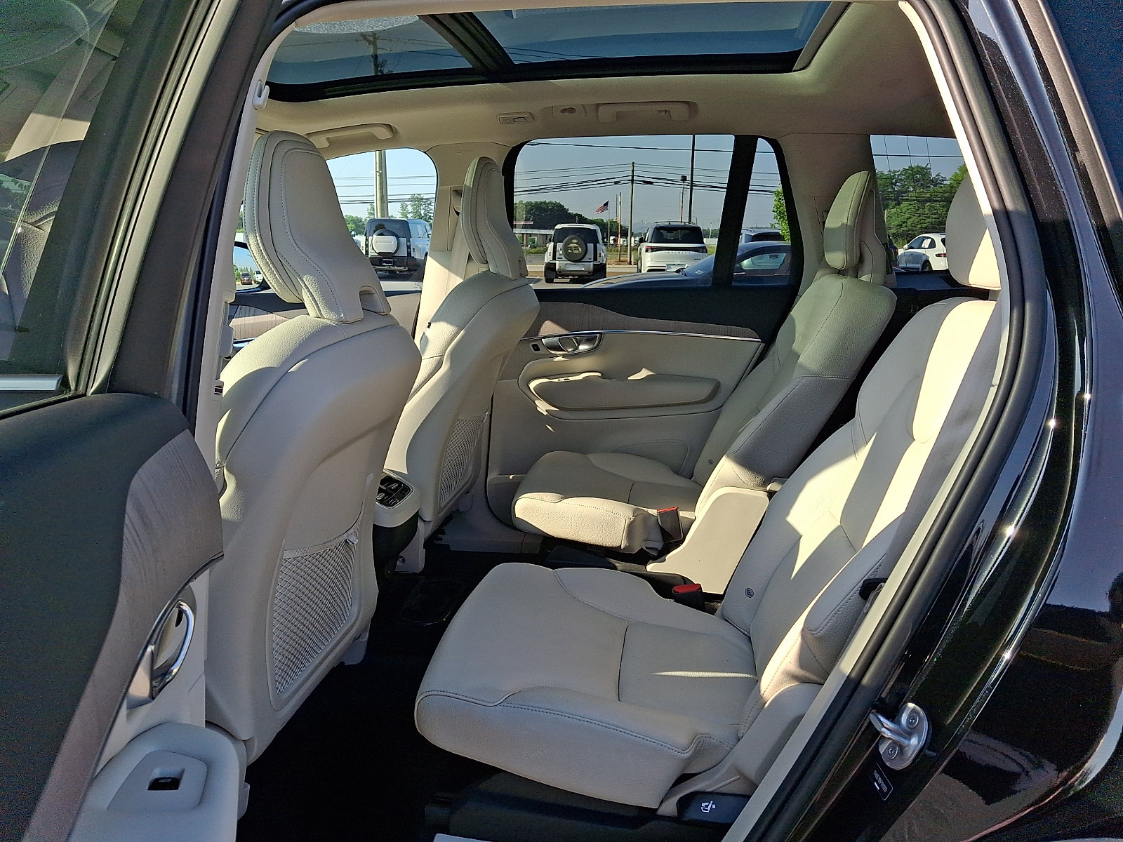 Used 2023 Volvo XC90 B6 Plus w/ Protection Package Premier AWD/4WD image 19