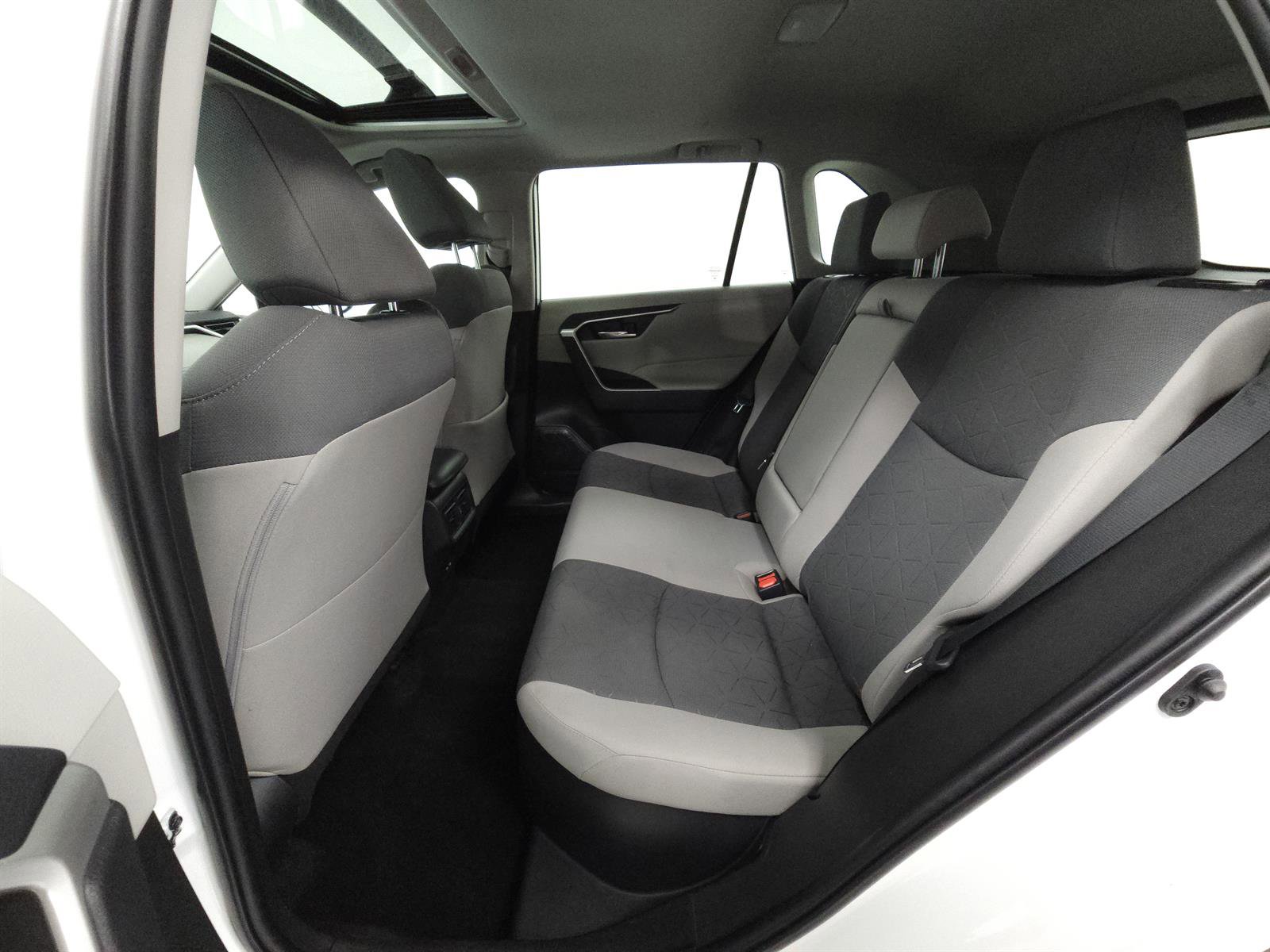 Used 2022 Toyota RAV4 XLE w/ Convenience Package AWD/4WD image 5