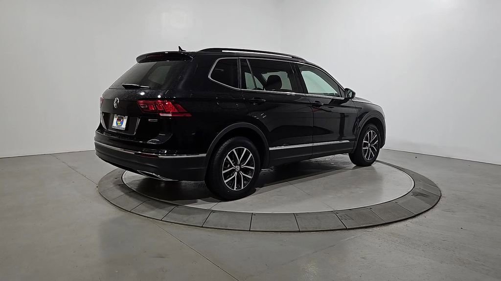 Used 2020 Volkswagen Tiguan SE w/ Panoramic Sunroof Package AWD/4WD image 5