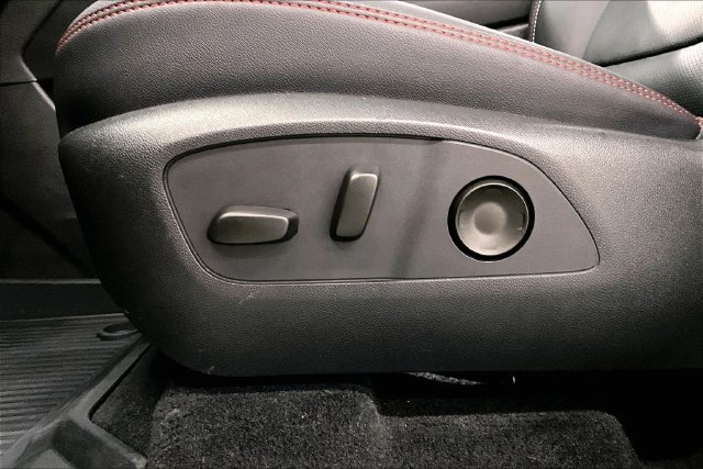 Used 2025 Chevrolet Traverse RS w/ LPO, Floor Liner Package AWD/4WD image 32