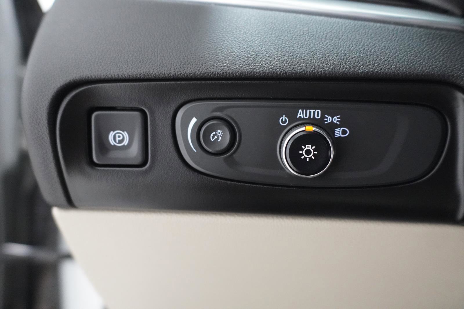 Used 2020 Buick Enclave Essence w/ Sound and Sites Package FWD image 21