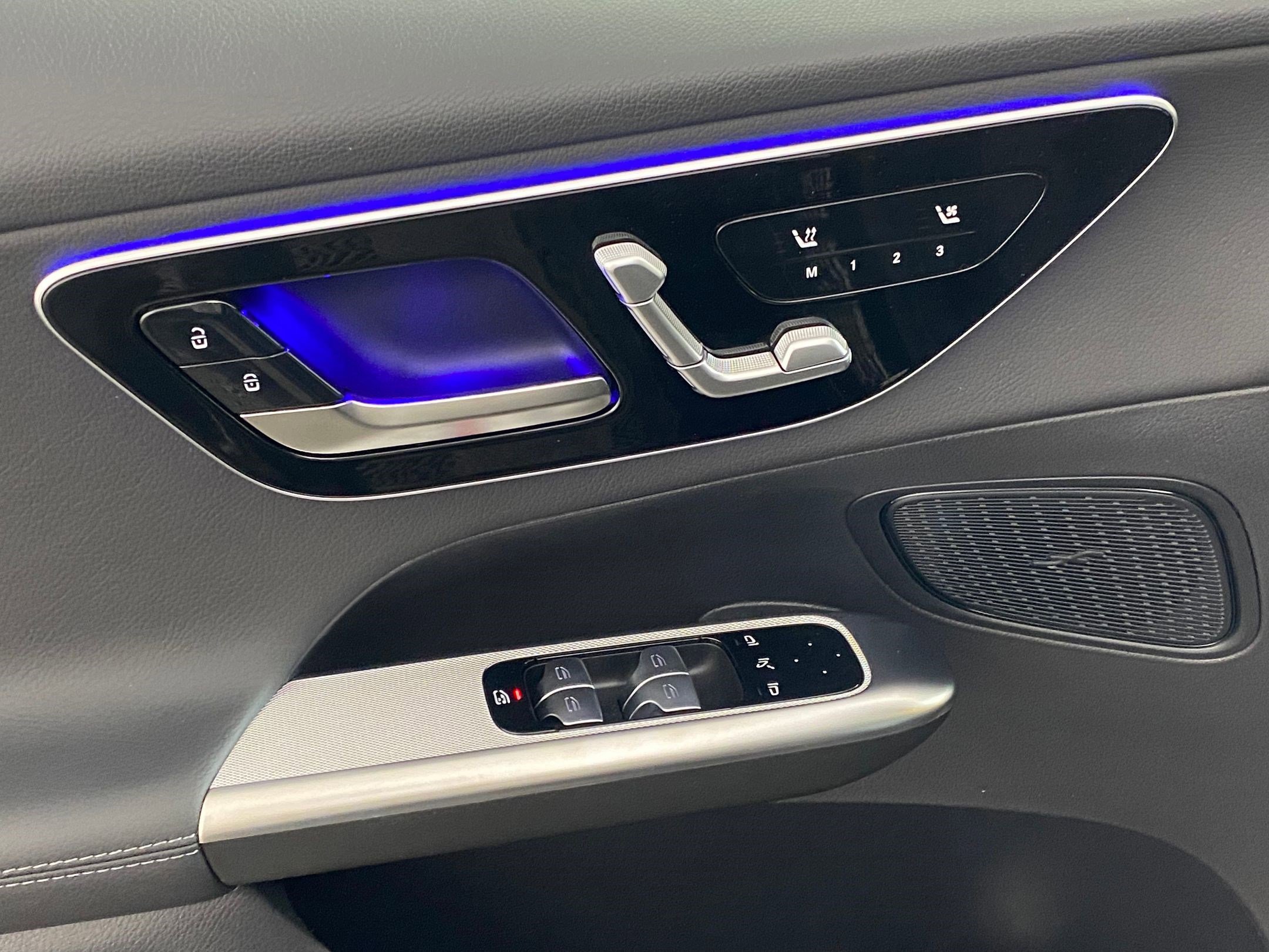 Used 2026 Mercedes-Benz GLC 300 4MATIC image 23