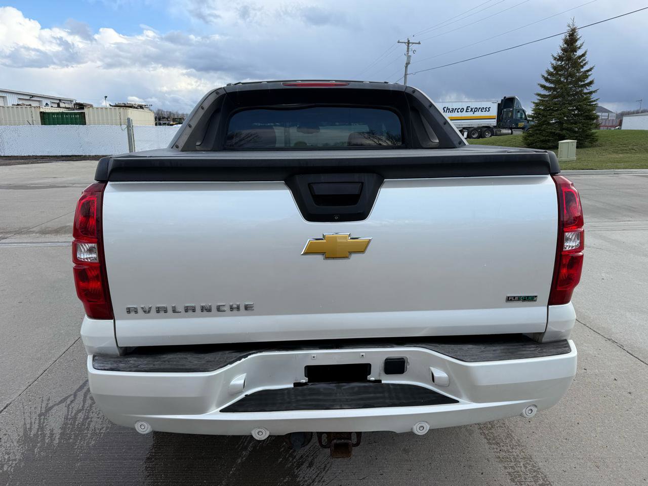 Used 2011 Chevrolet Avalanche LTZ image 6